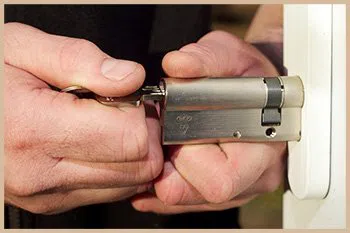 Elite Locksmith Services Hollywood, FL 954-283-1561 Elite Locksmith Services Hollywood, FL 954-283-1561 - 1-locksmiths